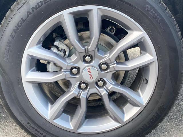 Photo of 2022 White GMC Terrain