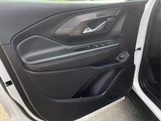 Photo of 2022 White GMC Terrain