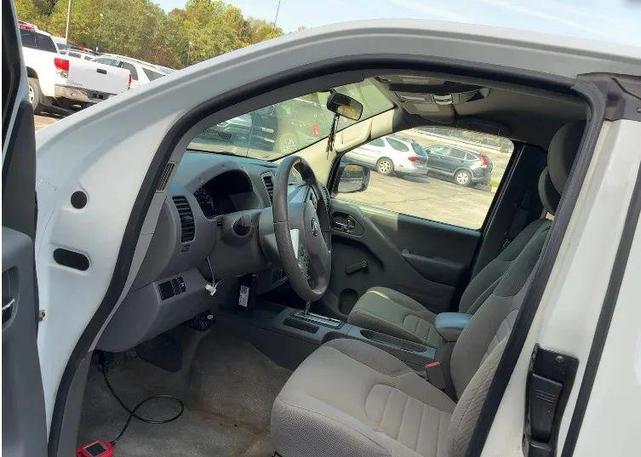 Photo of 2018 Glacier White Nissan Frontier