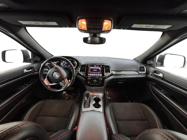 Photo of 2020 Diamond Black Crystal Pearlcoat Jeep Grand Cherokee