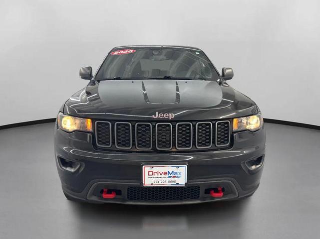 Photo of 2020 Diamond Black Crystal Pearlcoat Jeep Grand Cherokee