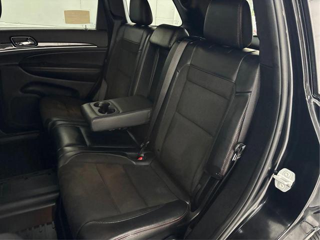 Photo of 2020 Diamond Black Crystal Pearlcoat Jeep Grand Cherokee