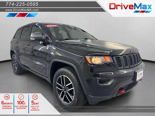 Photo of 2020 Diamond Black Crystal Pearlcoat Jeep Grand Cherokee