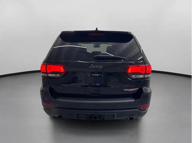 Photo of 2020 Diamond Black Crystal Pearlcoat Jeep Grand Cherokee