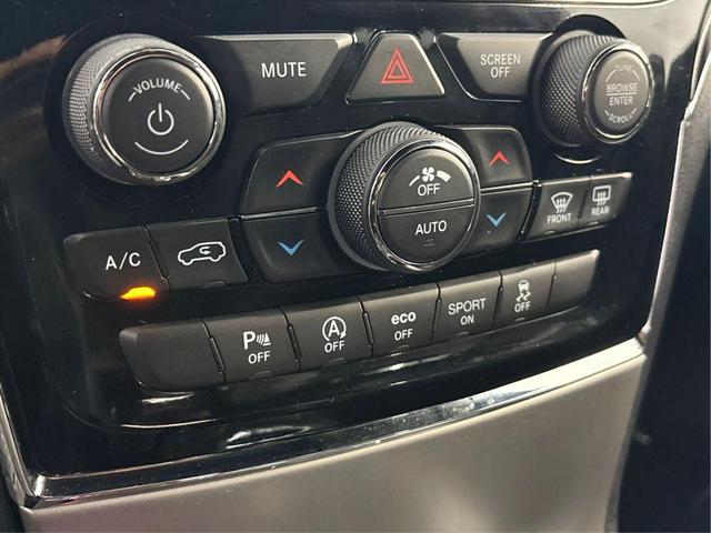 Photo of 2020 Diamond Black Crystal Pearlcoat Jeep Grand Cherokee
