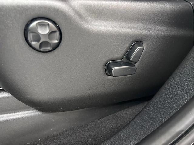 Photo of 2020 Diamond Black Crystal Pearlcoat Jeep Grand Cherokee