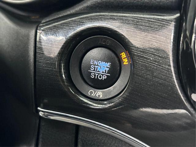 Photo of 2020 Diamond Black Crystal Pearlcoat Jeep Grand Cherokee