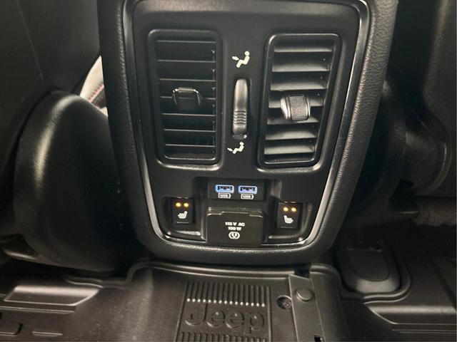 Photo of 2020 Diamond Black Crystal Pearlcoat Jeep Grand Cherokee