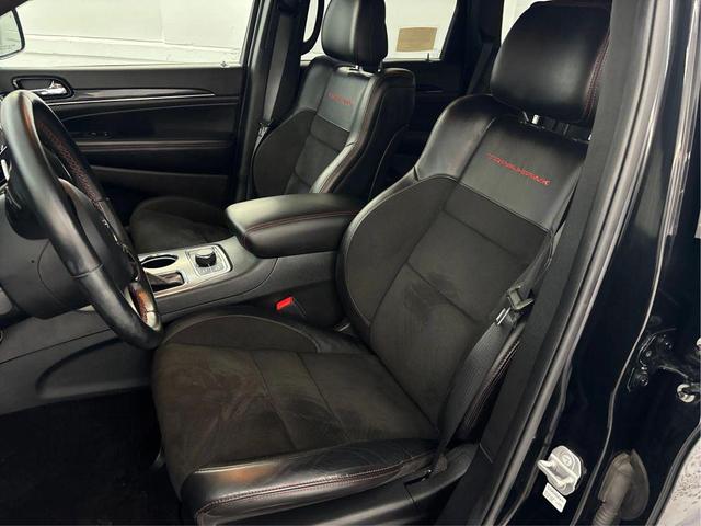 Photo of 2020 Diamond Black Crystal Pearlcoat Jeep Grand Cherokee