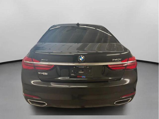Photo of 2019 Black BMW 740