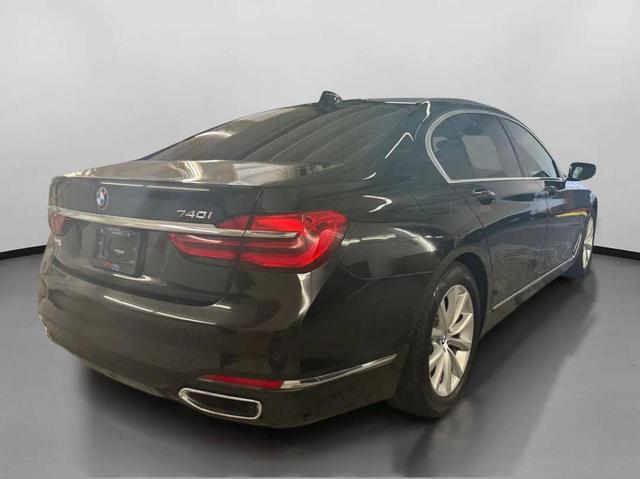 Photo of 2019 Black BMW 740