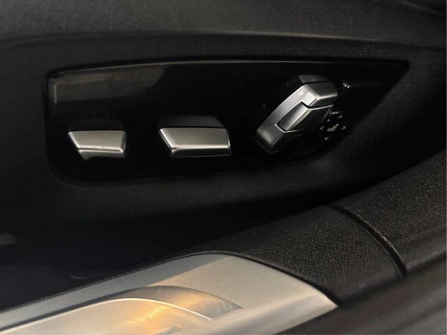 Photo of 2019 Black BMW 740