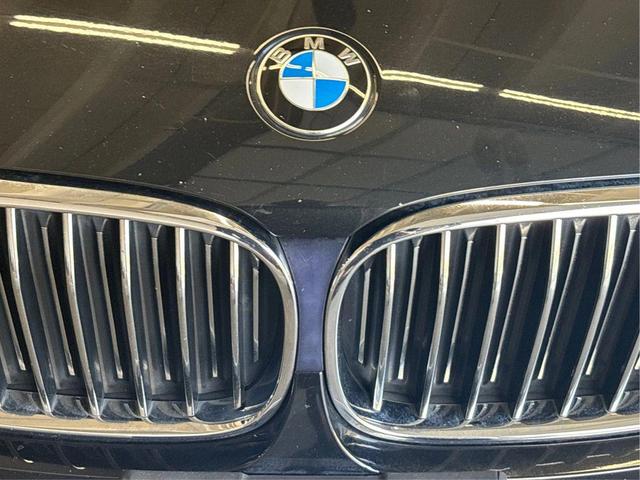 Photo of 2019 Black BMW 740