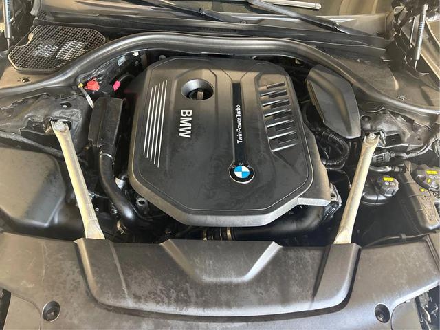 Photo of 2019 Black BMW 740