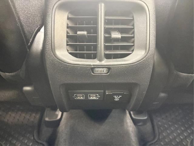 Photo of 2022 Diamond Black Crystal Pearlcoat Jeep Cherokee