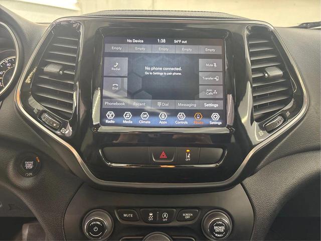 Photo of 2022 Diamond Black Crystal Pearlcoat Jeep Cherokee