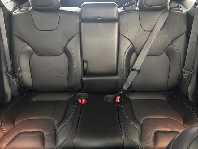 Photo of 2022 Diamond Black Crystal Pearlcoat Jeep Cherokee