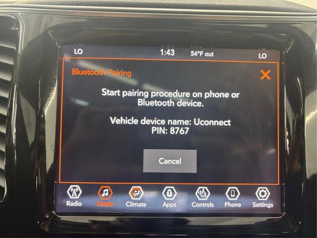 Photo of 2022 Diamond Black Crystal Pearlcoat Jeep Cherokee