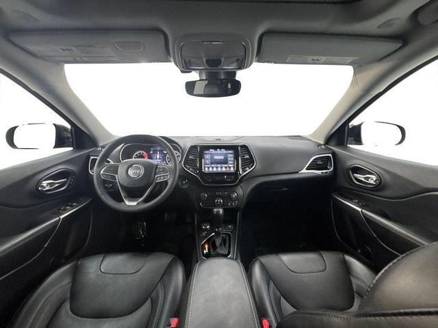Photo of 2022 Diamond Black Crystal Pearlcoat Jeep Cherokee