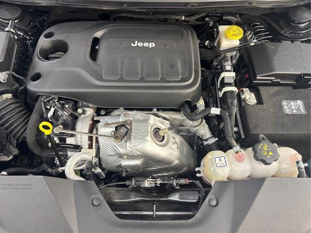 Photo of 2022 Diamond Black Crystal Pearlcoat Jeep Cherokee