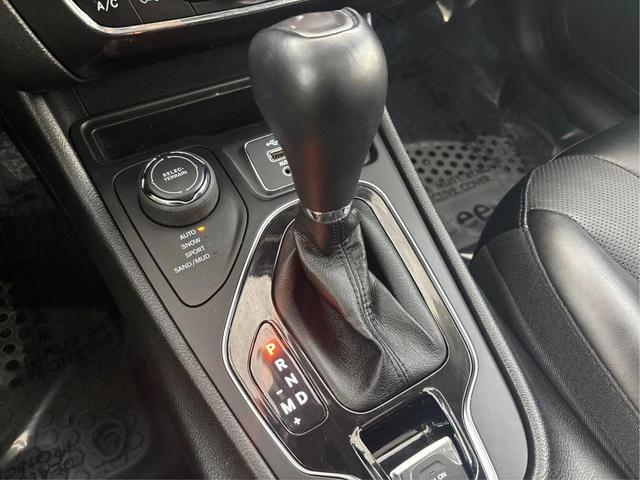 Photo of 2022 Diamond Black Crystal Pearlcoat Jeep Cherokee