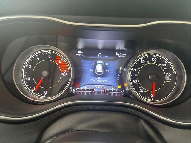 Photo of 2022 Diamond Black Crystal Pearlcoat Jeep Cherokee