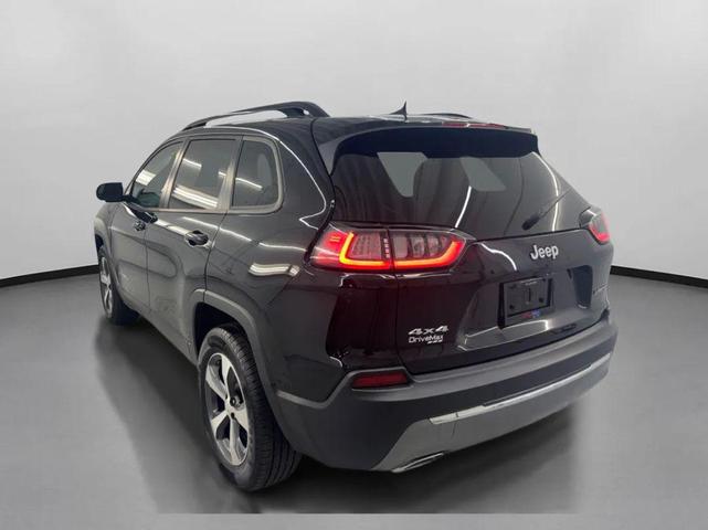 Photo of 2022 Diamond Black Crystal Pearlcoat Jeep Cherokee