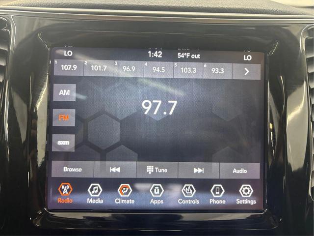 Photo of 2022 Diamond Black Crystal Pearlcoat Jeep Cherokee