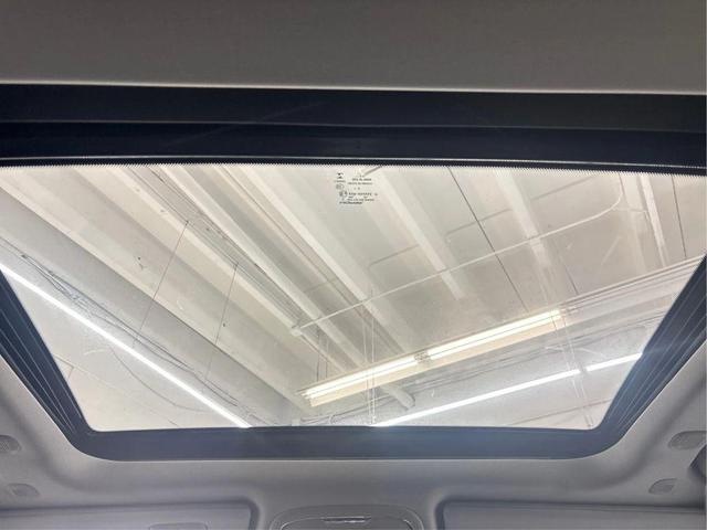 Photo of 2022 Diamond Black Crystal Pearlcoat Jeep Cherokee
