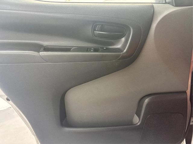Photo of 2013 Silver Nissan NV200