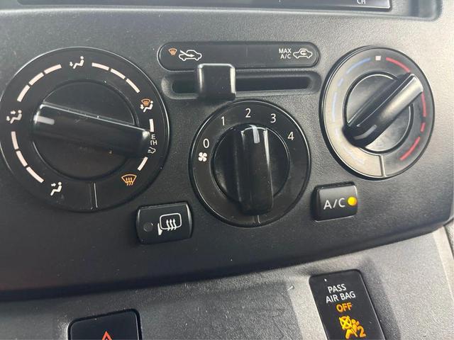 Photo of 2013 Silver Nissan NV200