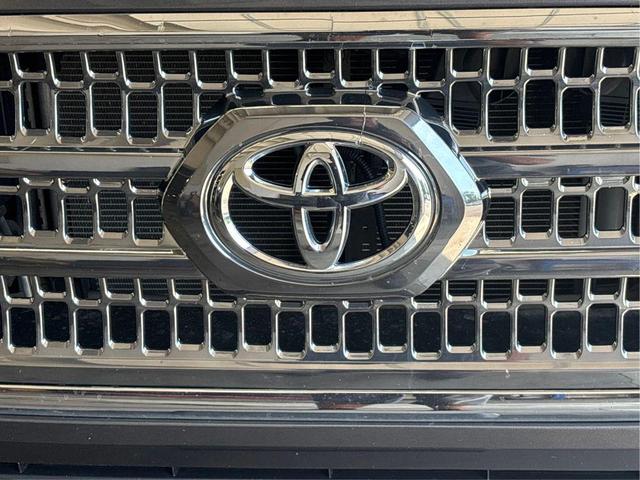Photo of 2017 Magnetic Gray Metallic Toyota Tacoma