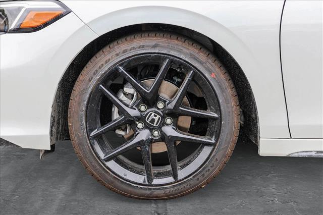 Photo of 2025 Platinum White Pearl Honda Civic