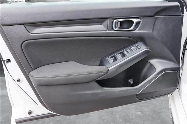 Photo of 2025 Platinum White Pearl Honda Civic