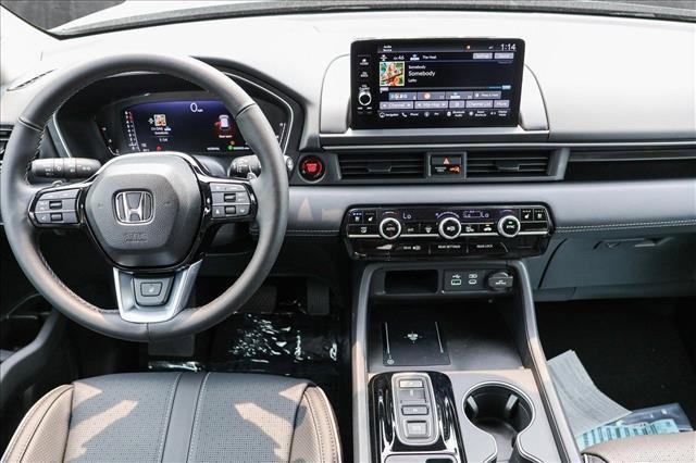 Photo of 2025 Modern Steel Metallic Honda Pilot