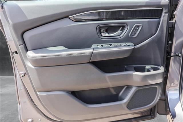 Photo of 2025 Modern Steel Metallic Honda Pilot