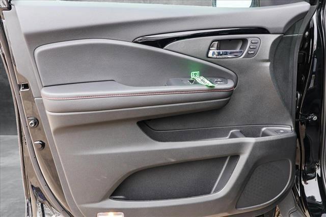 Photo of 2025 Crystal Black Pearl Honda Ridgeline