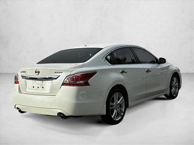 Photo of 2013 Pearl White Nissan Altima