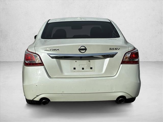 Photo of 2013 Pearl White Nissan Altima
