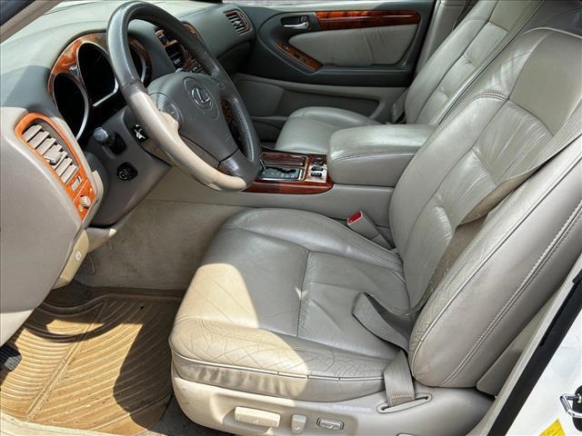 Photo of 2004 Crystal White Lexus GS 300