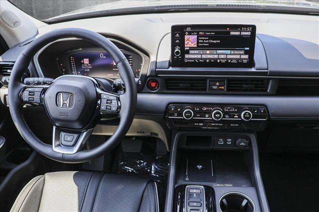 Photo of 2025 Crystal Black Pearl Honda Pilot