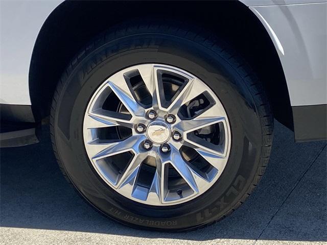 Photo of 2024 Summit White Chevrolet Suburban