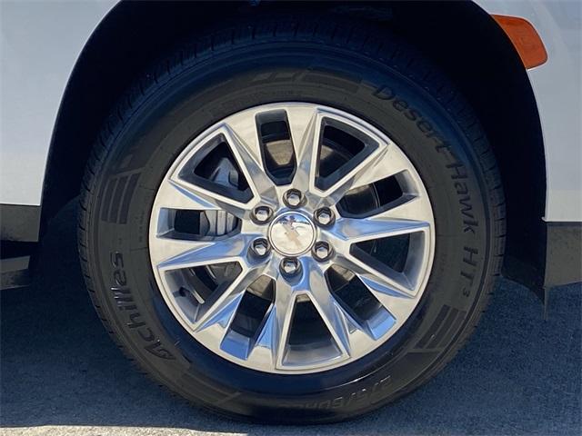 Photo of 2024 Summit White Chevrolet Suburban