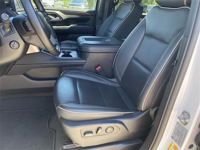 Photo of 2024 Summit White Chevrolet Suburban