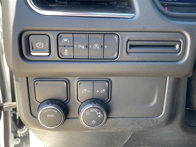Photo of 2024 Summit White Chevrolet Suburban