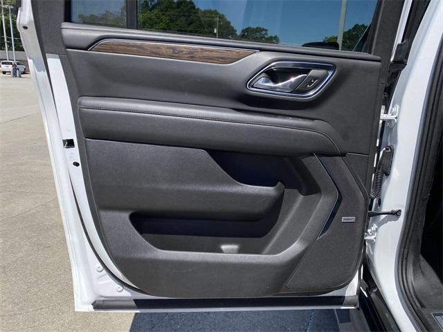 Photo of 2024 Summit White Chevrolet Suburban