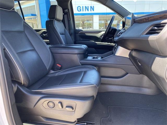 Photo of 2024 Summit White Chevrolet Suburban