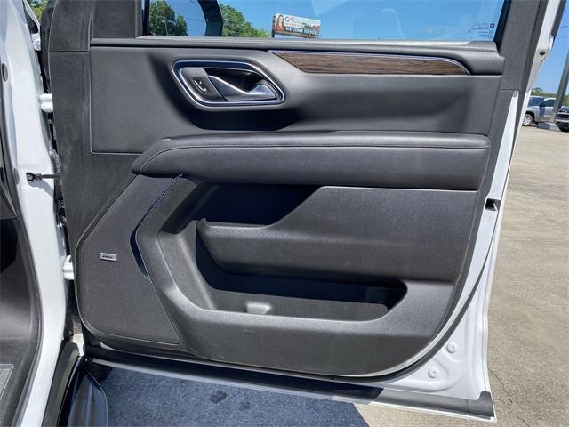 Photo of 2024 Summit White Chevrolet Suburban