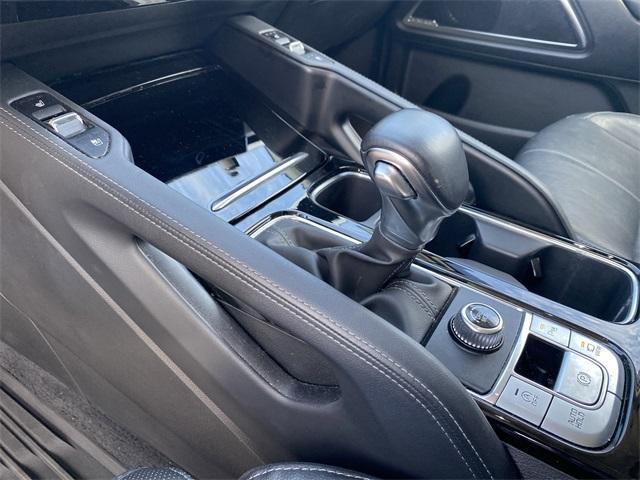 Photo of 2022 Glacial White Pearl Kia Telluride