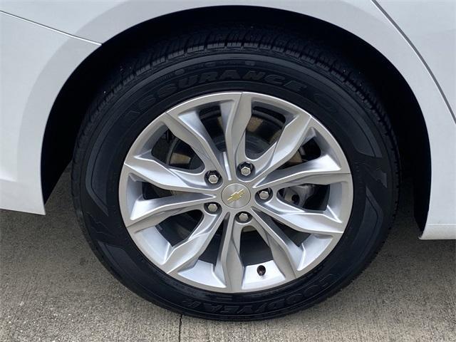 Photo of 2022 Summit White Chevrolet Malibu